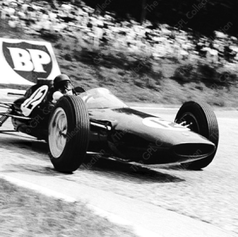 GP de France , virage du Nouveau Monde, circuit de Rouen sur la Lotus 25 GP de France , virage du Nouveau Monde, circuit de Rouen sur la Lotus 25